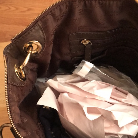 MICHAEL KORS butter soft brown leather purse. EUC - Picture 13 of 13